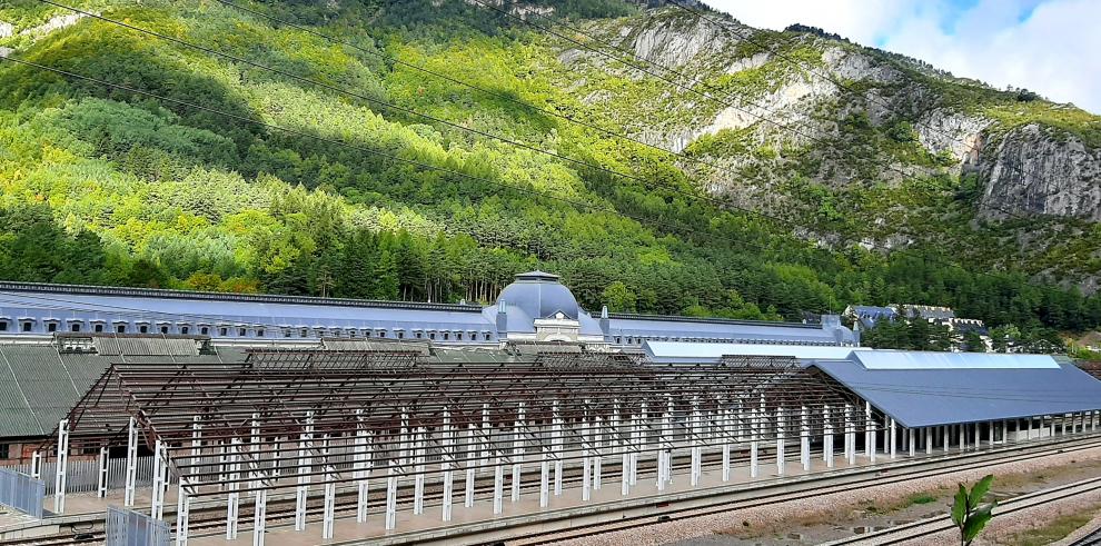Nueva solicitud de fondos para la reapertura de la línea internacional de Canfranc a través del Mecanismo Conectar Europa Nueva solicitud de fondos para la reapertura de la línea internacional de Canfranc a través del Mecanismo Conectar Europa
