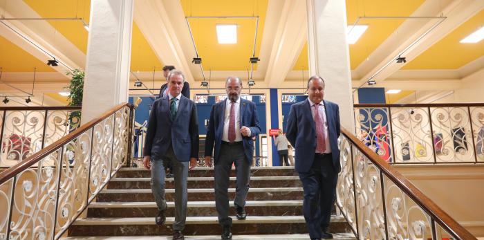 El Presidente de Aragón, Javier Lambán, visita la Cámara de Comercio de Zaragoza, donde se ha reunido con su presidente, Jorge Villarroya, el director general, José Miguel SánchezLUIS CORREAS, Gobierno de Aragón